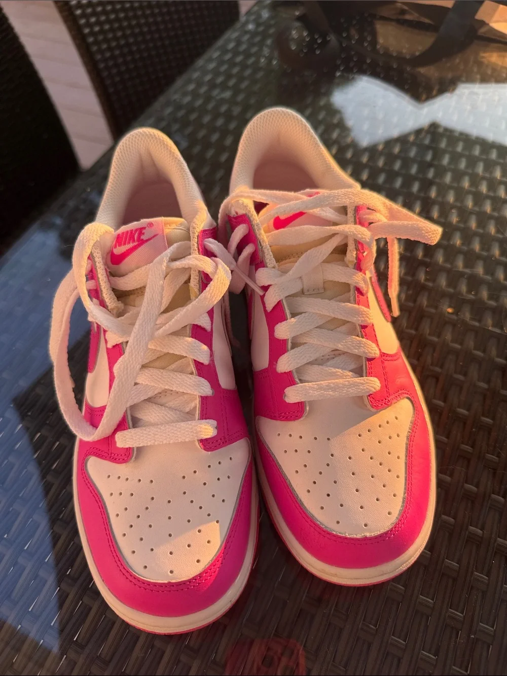 Nike Low Top Sneakers in White & Hot Pink Size 6.5 Youth